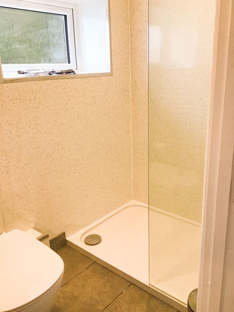 Apartment | Bathroom | Shower