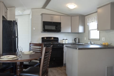 Superior Cottage | Private kitchen | Full-size fridge, microwave, oven, stovetop