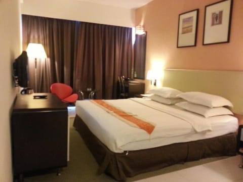 Super Deluxe King Room | In-room safe, iron/ironing board, free WiFi