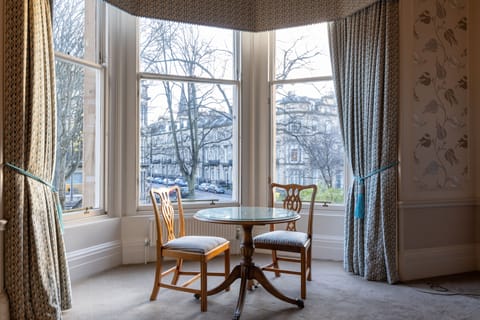 Townhouse Suite | Premium bedding, in-room safe, desk, iron/ironing board