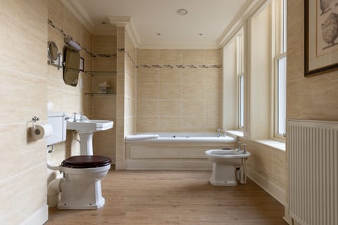 Classic Suite | Bathroom | Separate tub and shower, eco-friendly toiletries, hair dryer, bidet