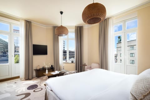 Hypo-allergenic bedding, individually decorated, individually furnished