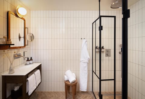 Deluxe Room, Balcony | Bathroom | Shower, rainfall showerhead, hair dryer, heated floors