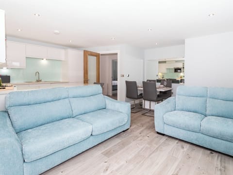 Living room/dining room | Apartment 19, Newquay