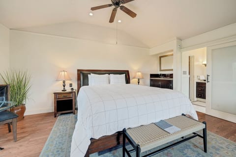 King Carriage House Junior Suite | Free WiFi, bed sheets