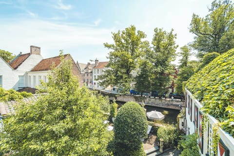 Deluxe Apartment | Frette Italian sheets, premium bedding, Select Comfort beds