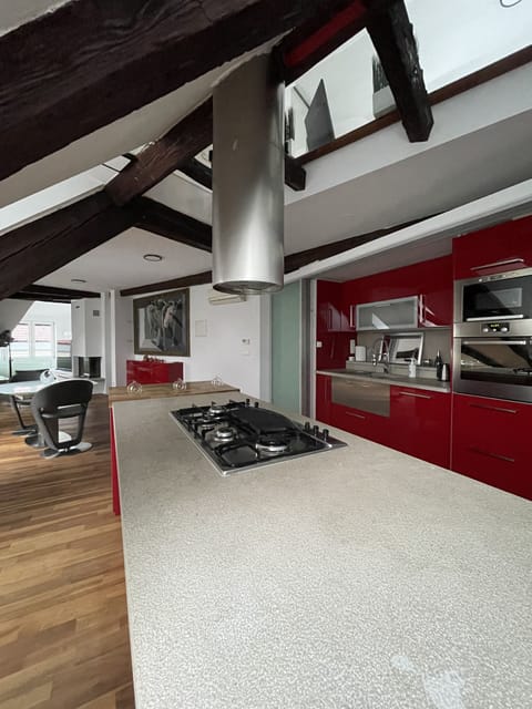 Penthouse | Private kitchen | Fridge, stovetop, dishwasher, espresso maker