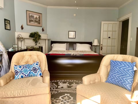 Deluxe Room | Individually decorated, individually furnished, desk, laptop workspace