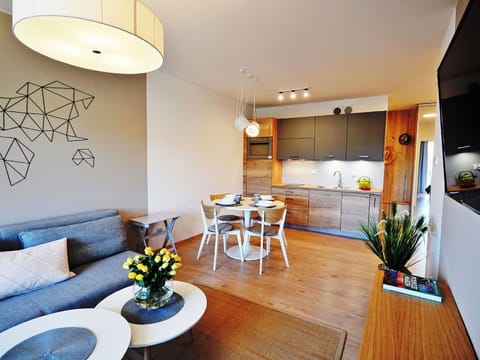 Table, Plant, Furniture, Property, Houseplant, Flower, Couch, Chair, Lighting, Interior Design