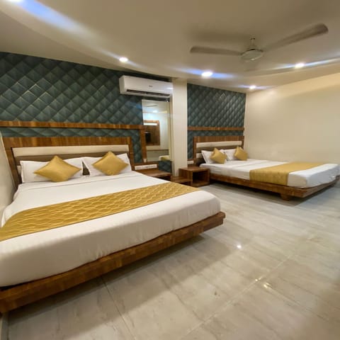 Deluxe Quadruple Room | Free WiFi, bed sheets