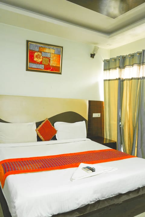 Deluxe Double Room Single Use | Premium bedding, down comforters, in-room safe, free WiFi