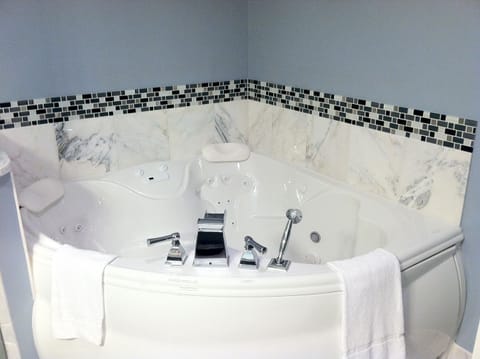 VIP Hollywood Suite with 2 Seat Hot Tub | Bathroom | Hair dryer, towels