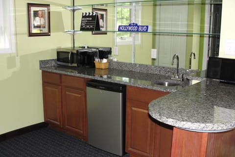 VIP Hollywood Suite with 2 Seat Hot Tub | Private kitchen | Fridge, microwave, coffee/tea maker