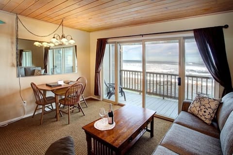 Studio,1 Queen Bed, Ocean View, Pet Friendly | Individually decorated, individually furnished, laptop workspace