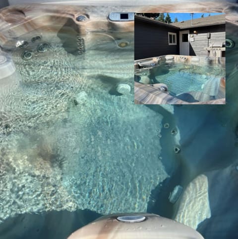 Private Backyard/ Patio with Jacuzzi 