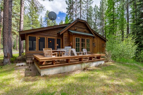 Luxury Cabin--3 bedroom/3 bath | Terrace/patio