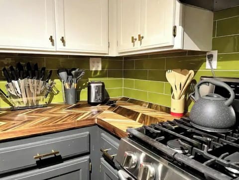 And abundance of kitchen utensils