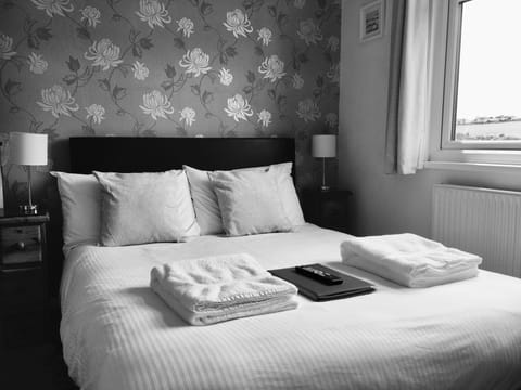 Double Room, Ensuite (Room 2 - Heligan)