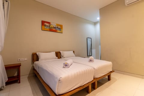 Deluxe Twin Room, 2 Twin Beds, Non Smoking, Private Bathroom | Desk, laptop workspace, soundproofing, free WiFi