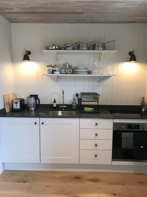 Luxury Studio, Ensuite, Beach View (Uig Sands Rooms) | Interior