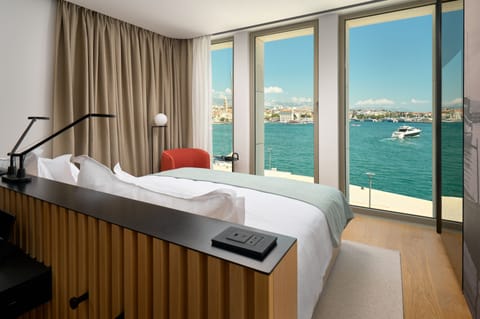 Superior Double Room, Sea View | Hypo-allergenic bedding, minibar, in-room safe, blackout drapes