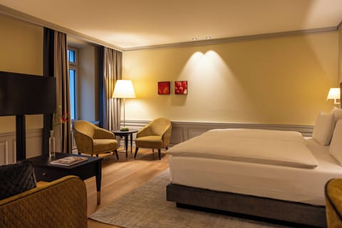 Junior Suite Cresta | Hypo-allergenic bedding, down comforters, free minibar, in-room safe