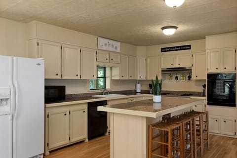 Fully stocked kitchen for all your cooking needs