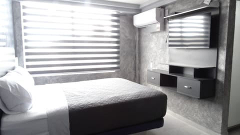 Standard Room | Hypo-allergenic bedding, down comforters, pillowtop beds