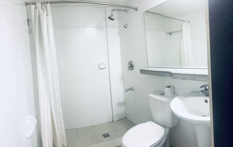 Classic Double Room, 1 Bedroom | Bathroom | Shower, free toiletries, towels