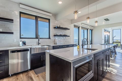 Beautiful kitchen and appliances to cook for your stay.