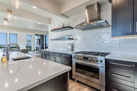 Updated and modern kitchen appliances, fit for a chef!