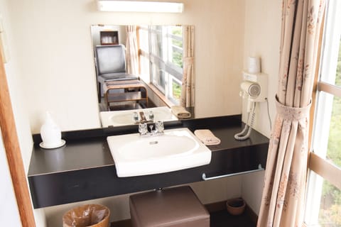 Traditional Room, Japanese Futon, Non Smoking | Bathroom | Separate tub and shower, deep soaking tub, free toiletries, hair dryer