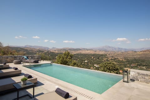 A cliff top paradise with private pool!