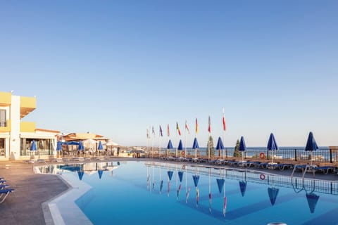 Seasonal outdoor pool, sun loungers