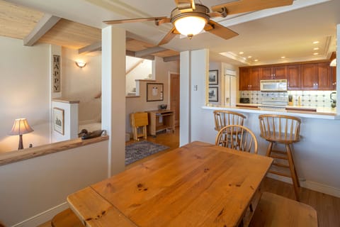 Star Harbor 6 Dining Area and Kitchen - Star Harbor 6 Dining Area and Kitchen