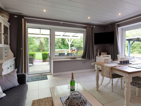 Table, Furniture, Plant, Building, Window, Houseplant, Wood, Shade, Interior Design, Couch