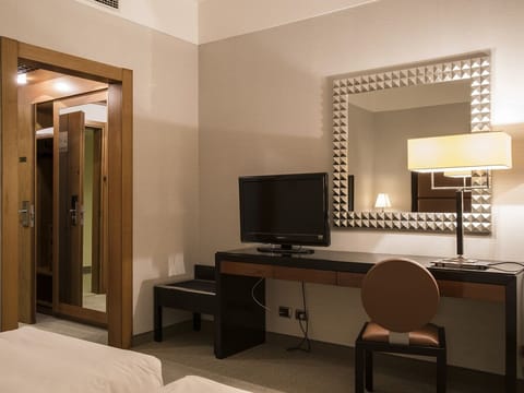 Down comforters, pillowtop beds, minibar, in-room safe