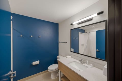 Room, 2 Queen Beds, Non Smoking | Bathroom | Combined shower/tub, free toiletries, hair dryer, towels