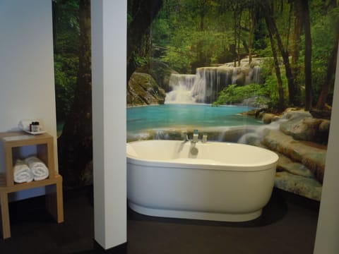 Deluxe Room, 1 King Bed, Jetted Tub, River Side | Deep soaking bathtub