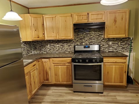 Cabin, 2 Bedrooms | Private kitchen | Fridge, coffee/tea maker, toaster, cookware/dishes/utensils