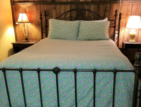Standard Cabin, 1 Queen Bed | Premium bedding, pillowtop beds, individually decorated