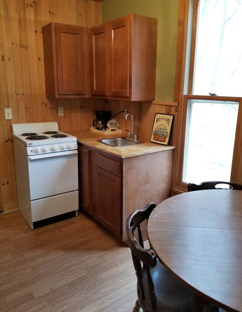 Cabin, 2 Bedrooms | Private kitchen | Fridge, coffee/tea maker, toaster, cookware/dishes/utensils