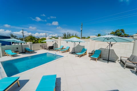 Outdoor pool, pool umbrellas, sun loungers