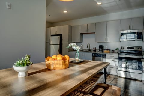 Deluxe Condo, 2 Bedrooms | Private kitchen | Full-size fridge, oven, stovetop, dishwasher