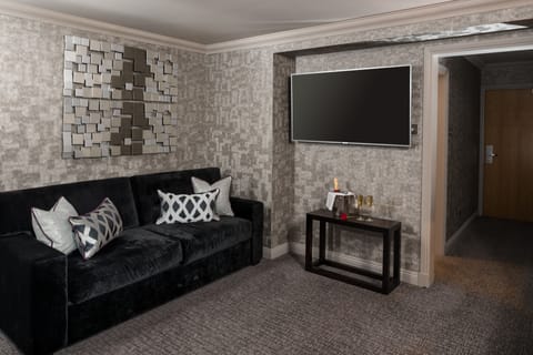 Suite Family Room | Desk, laptop workspace, blackout drapes, iron/ironing board