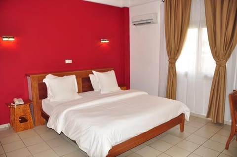 Standard Room, 1 Double Bed | Egyptian cotton sheets, premium bedding, in-room safe, desk