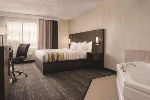 Suite, 1 King Bed, Non Smoking, Jetted Tub | Desk, blackout drapes, soundproofing, iron/ironing board