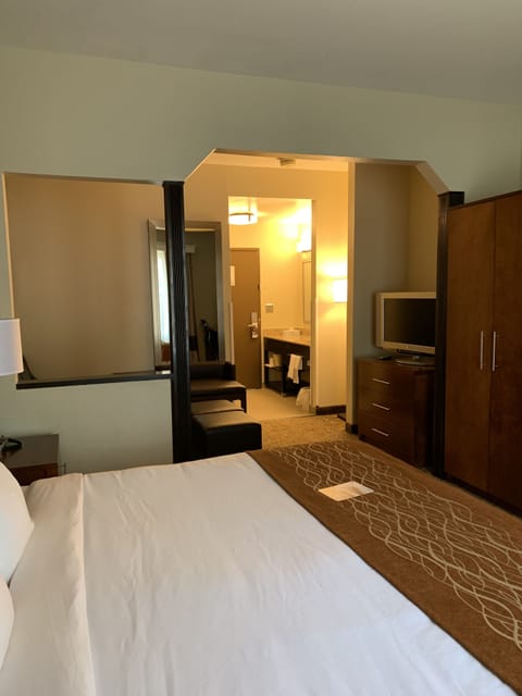 Suite, 1 King Bed, Non Smoking | In-room safe, desk, soundproofing, iron/ironing board