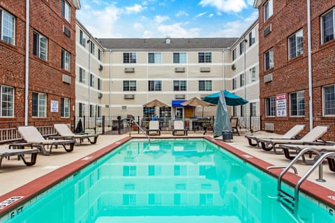 Seasonal outdoor pool, pool umbrellas, sun loungers