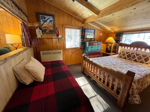 3- Aztec Cabin | Iron/ironing board, free WiFi, bed sheets